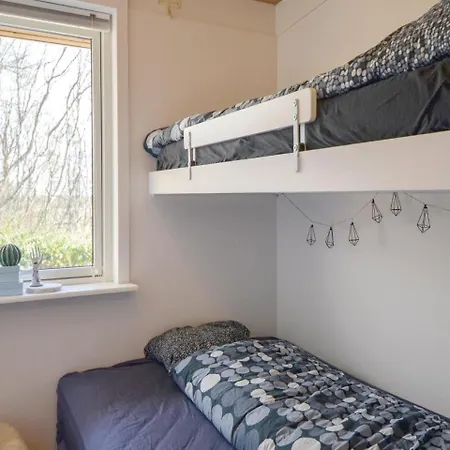 Two-bedroom Holiday In بيت للعطل