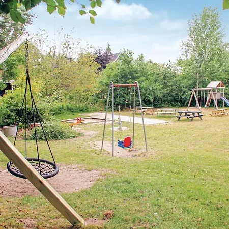 بيت للعطل Two-bedroom Holiday In