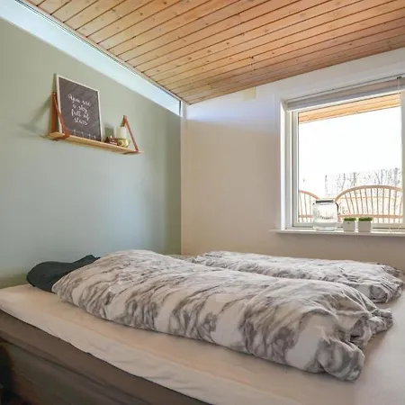 بيت للعطل Two-bedroom Holiday In *