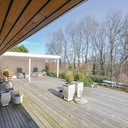 Two-bedroom Holiday In *