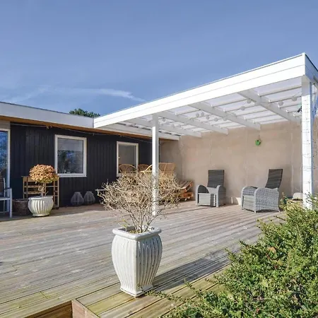 Two-bedroom Holiday In *